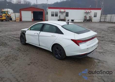 2023 Hyundai Elantra Sel z USA, uszkodzony, nr VIN 5NPLM4AG2PH090267